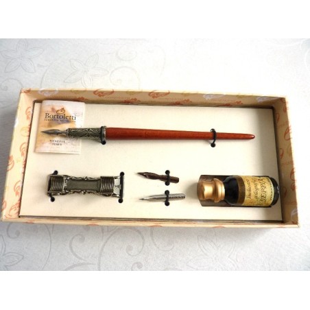 Houten kalligrafie pen, inkt en pen rust