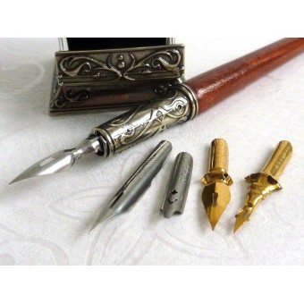 Pluma de caligrafía de madera y tintero 2
