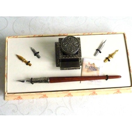 Houten kalligrafie pen en inktpot