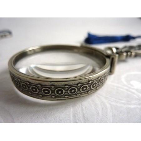 Suurennuslasi & Kirjeenavaaja kanssa Murrina