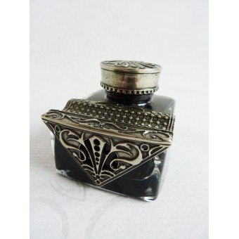 Alpaca Inkwell with Pen Rest
