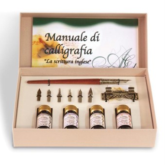 Set di scrittura in legno con manuali di calligrafia