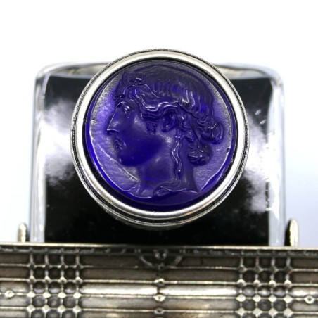 Puinen kaunokirjoituspöytä - kulma