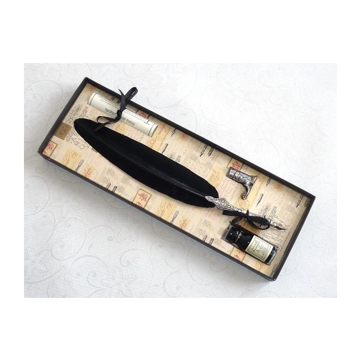 Musta sulka kynä, saapaspidike ja muste