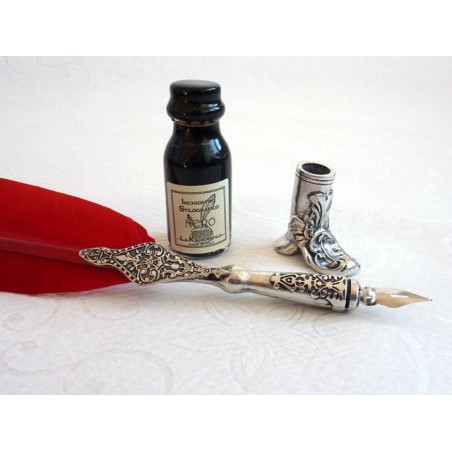 Pluma roja, portabotas y tinta